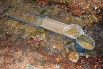 Sluice box pentru aur - De ce să-l folosești și cum să-l folosești corect